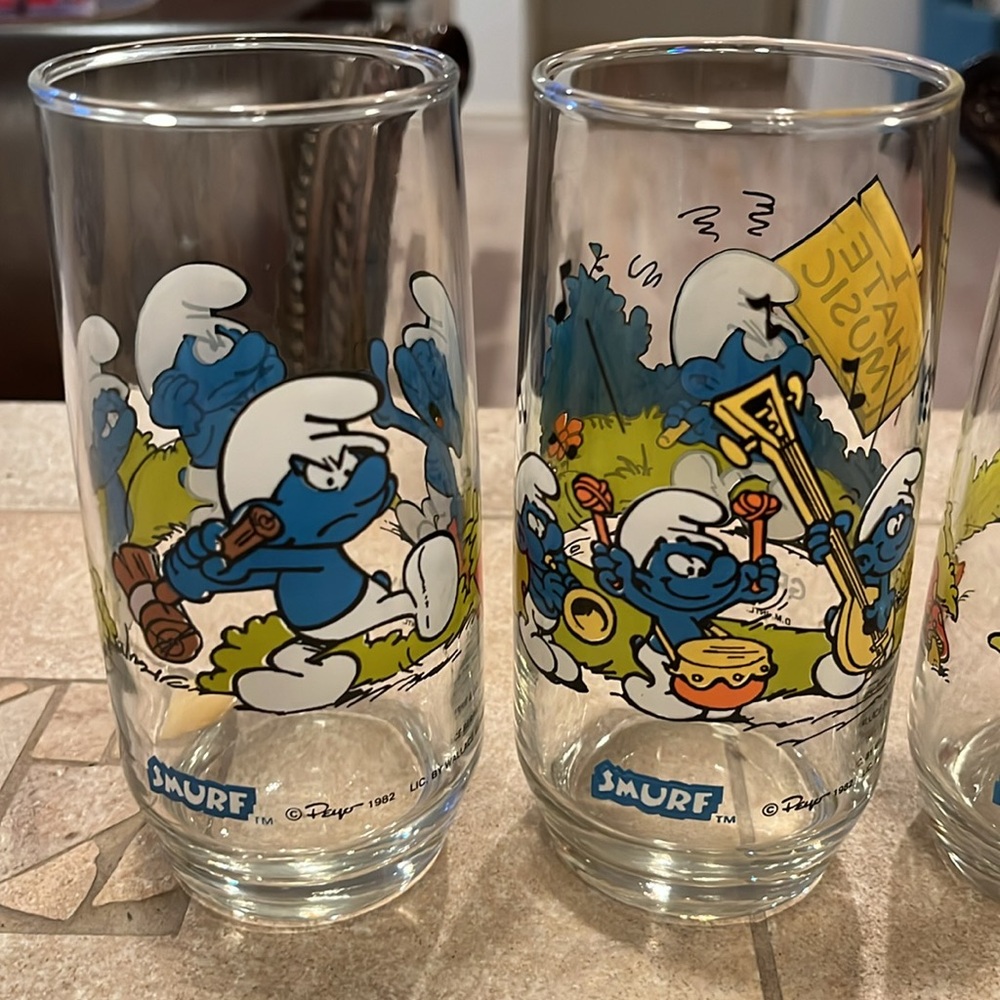 Glasses - Picture 2 of 3